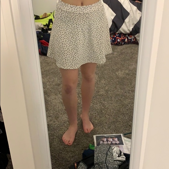 Black and white skirt - Picture 1 of 2